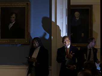 ΗΠΑ: Αποσύρεται από την εκλογική κούρσα των εκλογών της Νέας Υόρκη ο απερχόμενος δήμαρχος Έρικ Άνταμς