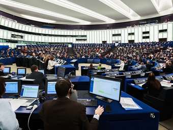 ΕΕ - Mercosur: Το Ευρωκοινοβούλιο "παγώνει" την εμπορική συμφωνία, ζητώντας γνωμοδότηση του Δικαστηρίου της ΕΕ - Δυσαρέσκεια Κομισιόν