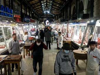 Στα ίδια επίπεδα με πέρσι, μεσοσταθμικά, το πασχαλινό τραπέζι