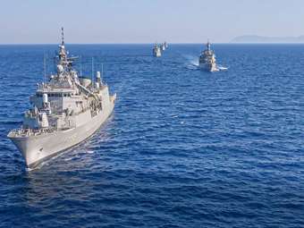 Το ελληνικό Πολεμικό Ναυτικό εμποδίζει τη μεταφόρτωση ρωσικού πετρελαίου