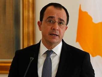 Ν. Χριστοδουλίδης: "Αρνητική εξέλιξη η νέα τουρκική πρόκληση" - Tουρκικό στρατιωτικό όχημα απομάκρυνε γεωργό από τη νεκρή ζώνη