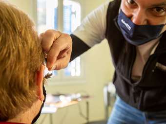 "Αποστολή αγάπης" της Axion Hellas στον δήμο Σιντικής – 55 γιατροί προσφέρουν δωρεάν εξετάσεις