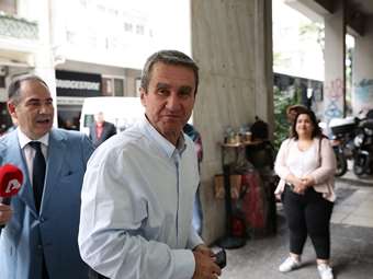 Ο Α. Λοβέρδος δηλώνει ότι η ΝΔ δυσκολεύεται και ήρθε να τη βοηθήσει