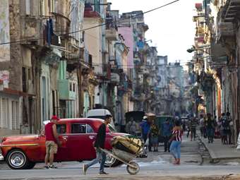 Μπάιντεν: Aφαιρεί την Κούβα από τη "μαύρη λίστα" των κρατών που υποστηρίζουν την τρομοκρατία