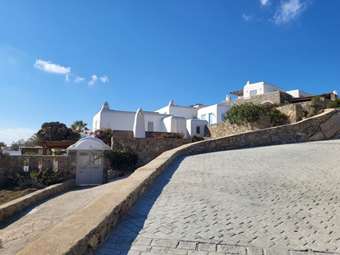 Βασίλης Γκρίσιν: Το disaster story και το νέο σφυρί για κατοικία στη Μύκονο