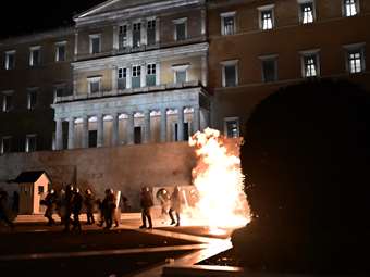 Νέες συγκεντρώσεις για τα Τέμπη σε όλη τη χώρα - Επεισόδια σε Αθήνα και Θεσσαλονίκη