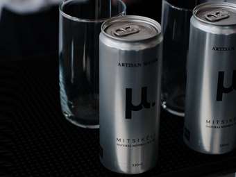 μ. Artisan Water: Η συσκευασία του μέλλοντος πρωταγωνιστεί σε ένα μ.οναδικό brunch