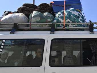 Χιλιάδες άνθρωποι φεύγουν από τον Λίβανο αναζητώντας καταφύγιο στη Συρία