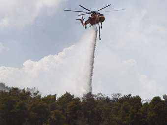 Οριοθετήθηκε η φωτιά στα Γλυκά Νερά - Τέσσερις προσαγωγές από την ΕΛ.ΑΣ.