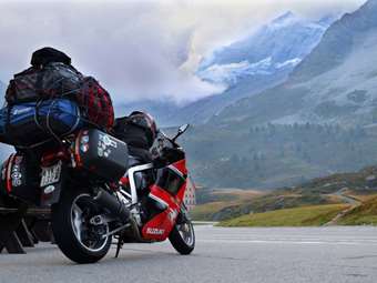 Μεγάλο οδοιπορικό: Πώς ταξιδεύεις στην Ευρώπη με μια Suzuki GSX-R 1100, μια μοτοσικλέτα 33 ετών