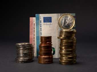 Πόσος θα είναι ο νέος κατώτατος - Το μπόνους από τη μείωση των εισφορών