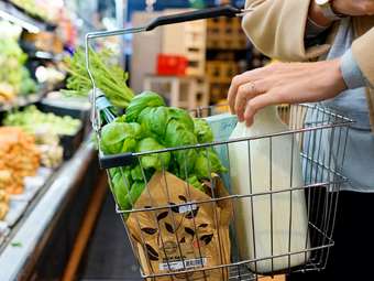 Γάλα: Η στροφή των καταναλωτών στο "ανώνυμο" προϊόν ρίχνει το τζίρο της αγοράς