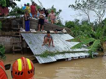 Φιλιππίνες: 6 νεκροί από συντριβή στρατιωτικού ελικοπτέρου που μετέφερε βοήθεια στους πληγέντες του τυφώνα Καλμάγκι