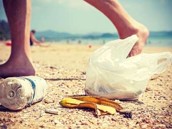 Ιαπωνία: Ερευνητές δημιούργησαν πλαστικό που διαλύεται εντός ωρών στη θάλασσα