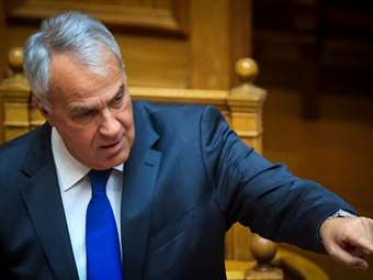 Κουκουλοφόροι επιτέθηκαν με αυγά στον Μ. Βορίδη μέσα σε εστιατόριο στο Ηράκλειο Κρήτης