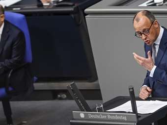 "Μετωπική" Όλαφ Σολτς - Φρίντριχ Μερτς στη συζήτηση για τον προϋπολογισμό