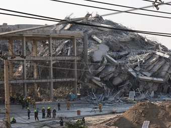 Πολλές χώρες σπεύδουν να προσφέρουν βοήθεια στην πληγείσα Μιανμάρ