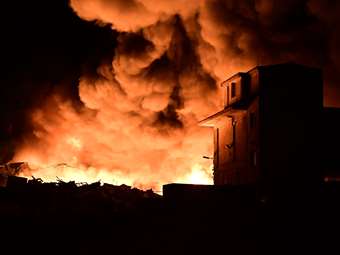 Πυρκαγιά σε εργοστάσιο στα Μέγαρα - Μήνυμα από 112