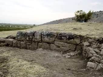 ΥΠΠΟ: Σε εξέλιξη η αποκατάσταση της ακρόπολης της Αρχαίας Πέλιννας