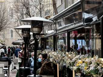 Μετ΄εμποδίων η εφαρμογή της ψηφιακής κάρτας σε τουρισμό, εστίαση - Βραχυκύκλωμα με τη μείωση εισφορών στις υπερωρίες