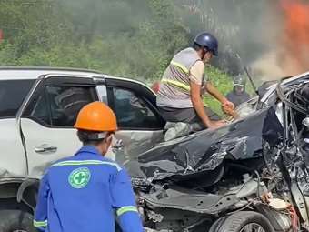 Video: Συγκλονιστική διάσωση οδηγού από φλεγόμενο αυτοκίνητο