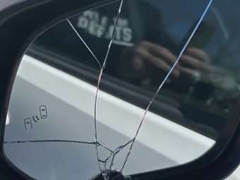 Δεκάδες καθρέπτες αυτοκινήτων κατέστρεψε ένας απρόσμενος δράστης