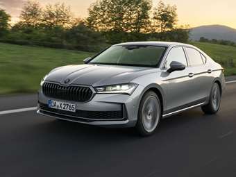 Αποστολή στην Πράγα: Οδηγούμε το νέο Skoda Superb