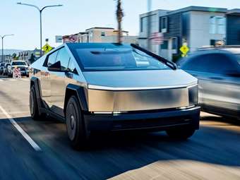 Οδηγούμε Tesla Cybertruck: Το ηλεκτρικό pick up της νέας εποχής είναι από ατσάλι