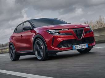Η ηλεκτρική Alfa Romeo Junior πιο φθηνή στην Ελλάδα από την υβριδική