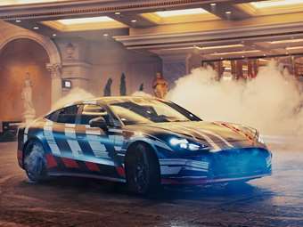 Ο Brad Pitt σε μίνι Gymkhana με Mercedes-AMG GT