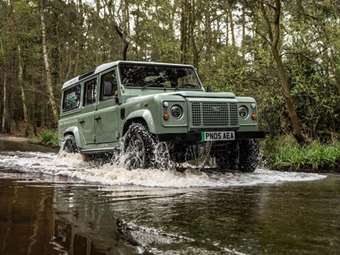 Αυτό τo Land Rover Defender έχει ηλεκτροκινητήρες στους τροχούς