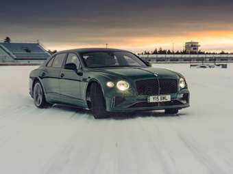 Η Bentley Flying Spur Speed κάνει ρεκόρ στην άκρη της γης και προσφέρει θέαμα
