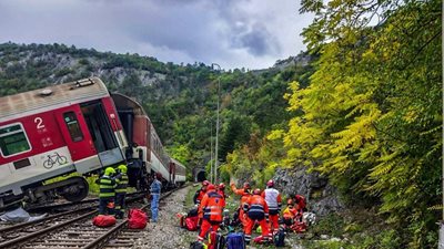 Σλοβακία: Σύγκρουση δύο τρένων κοντά στη Μπρατισλάβα – Δεκάδες τραυματίες