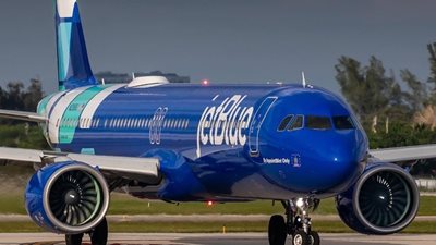 ΗΠΑ: Αναγκαστική προσγείωση σε πτήση της JetBlue - Έχασε απότομα ύψος, τραυματίστηκαν επιβάτες