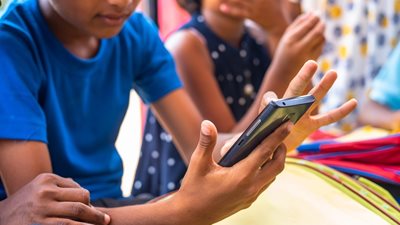 Οι συμβουλές περιποίησης για το δέρμα των εφήβων στα κοινωνικά δίκτυα μπορεί να είναι επιβλαβείς