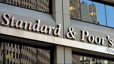 S&P: Διατήρησε στο "ΒΒΒ" την αξιολόγηση της Ελλάδας, σταθερό το outlook - "Βλέπει" ανάπτυξη 2,2% το 2025-2026