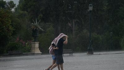 Διπλό κύμα κακοκαιρίας θα πλήξει τη χώρα έως την Τρίτη - Ισχυρές καταιγίδες και κίνδυνος για πλημμυρικά φαινόμενα