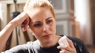 Πώς να διαχειριστούμε τη θλίψη μας όταν συμβεί κάτι κακό στον κόσμο