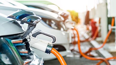 ΙΧ: Με αργά βήματα η διείσδυση της ηλεκτροκίνησης στην Ελλάδα