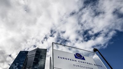 Έρευνα Bloomberg: Η ΕΚΤ αναμένεται να διατηρήσει τα επιτόκια στο 2% για τα επόμενα δύο χρόνια