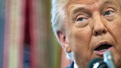 Ο Τραμπ υπερασπίζεται τους ξένους φοιτητές ως "καλoύς" για τα αμερικανικά πανεπιστήμια