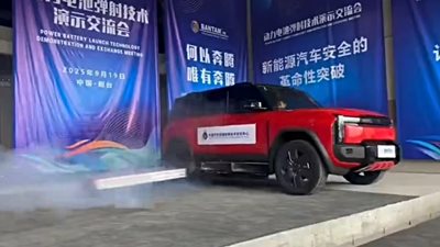 Eκτινασσόμενες μπαταρίες: Νέα λύση για τις φωτιές στα ηλεκτρικά (video)