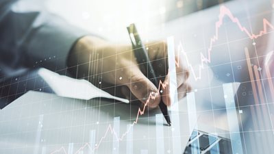 Citi, Barclays: Η αναβάθμιση που "χρωστάει" η Fitch στην Ελλάδα και αυτές που έρχονται - Η νέα έξοδος στις αγορές και η βουτιά των ελληνικών spreads