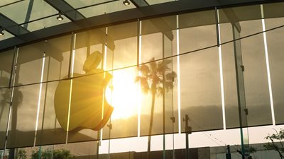 Η Apple τρίτη εταιρεία στην ιστορία που ξεπέρασε τα $4 τρισ. κεφαλαιοποίηση