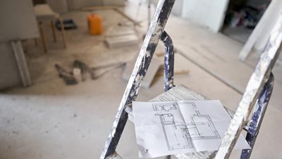 "Βίοι Αντίθετοι" για τα προγράμματα "Ανακαινίζω-Νοικιάζω" και "Αναβαθμίζω το Σπίτι Μου"