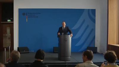 "Κέντρα επιστροφών" μεταναστών στην Αφρική θέλει ο Γερμανός ΥΠΕΣ