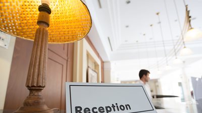 Ξενοδοχεία: Σταθερά πάνω από τα 100 ευρώ η μέση τιμή δωματίου και τον Οκτώβριο