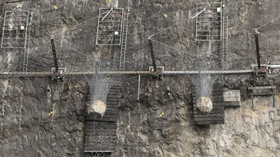 Κατολίσθηση σε αυτοκινητόδρομο-δείτε εντυπωσιακά video από τις δοκιμές