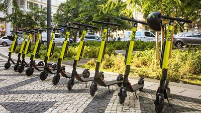 Υπ. Ανάπτυξης για τα ηλεκτρικά πατίνια: "Ελπίζουμε ο κ. Δούκας να μάθει τις αρμοδιότητές του"