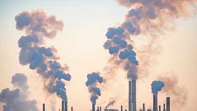 Μελέτη: Παρά τη στροφή στις ΑΠΕ, η Ευρώπη ξοδεύει περισσότερα σε ορυκτά καύσιμα